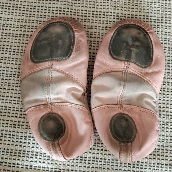 Mix&Match 3/$25 - 🩰 Girl's Pink Leather Ballet Shoes / Slippers - Picture 3 of 4